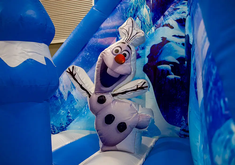 Jeu gonflable chateau de glace